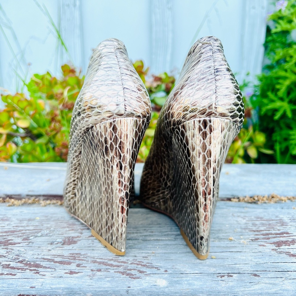 Alice + Olivia Gold Python Embossed Wedge Heels S… - image 6
